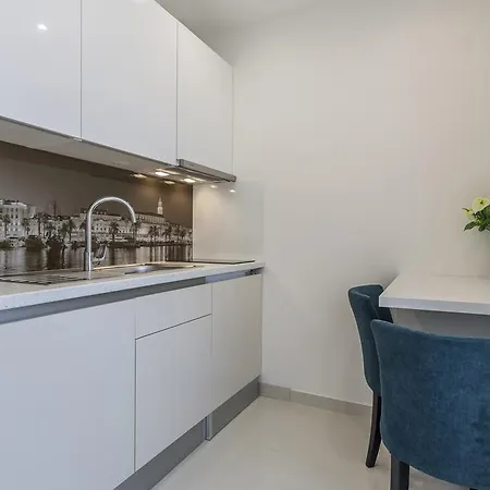Holiday & Apartment *