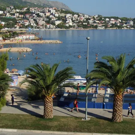 Holiday & Apartment *