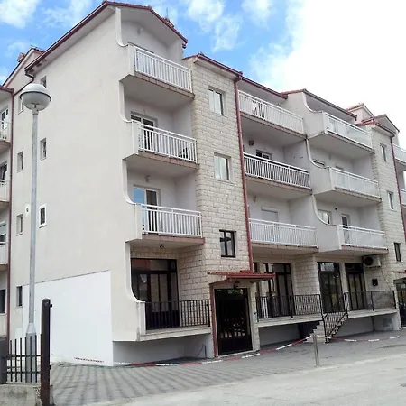 Holiday & Apartment Split